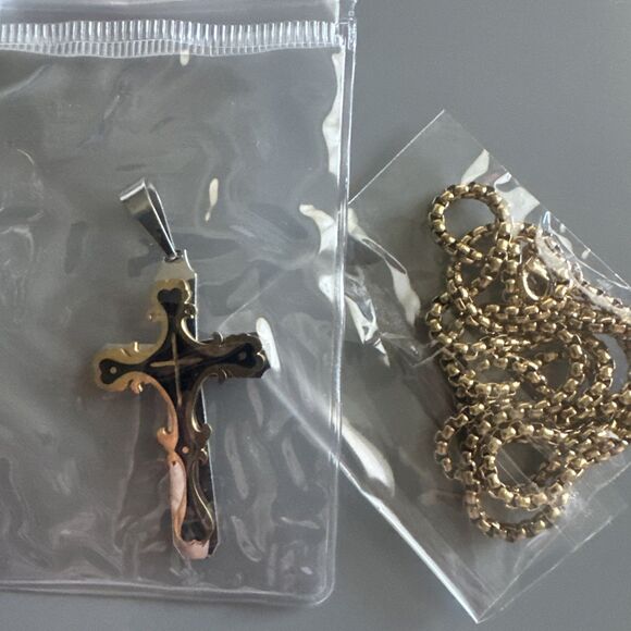 Vintage Silver / Black Tone Graphic Design Cross Pendant 24 Inch Chain Necklace - Picture 6 of 6